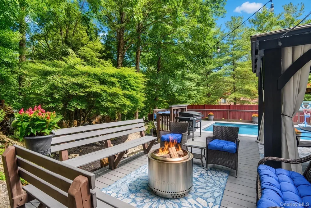 11 Coach Hill Drive Danbury, CT Call Listing Agent, CT 06811