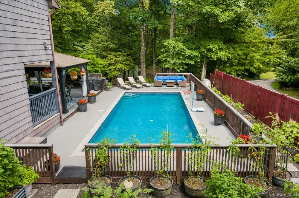 11 Coach Hill Drive Danbury, CT Call Listing Agent, CT 06811