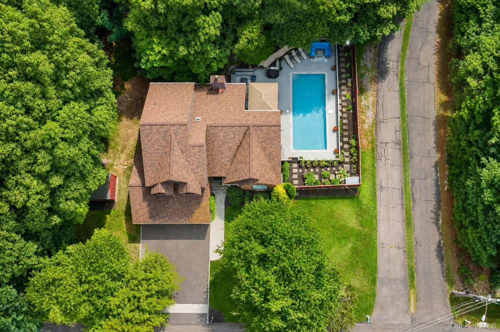 11 Coach Hill Drive Danbury, CT Call Listing Agent, CT 06811