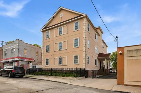 14 E Sandford Boulevard