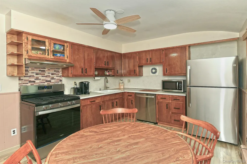 16 Crest Hill Court Huntington Station, NY 11746