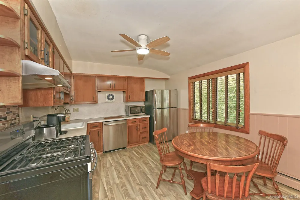 16 Crest Hill Court Huntington Station, NY 11746