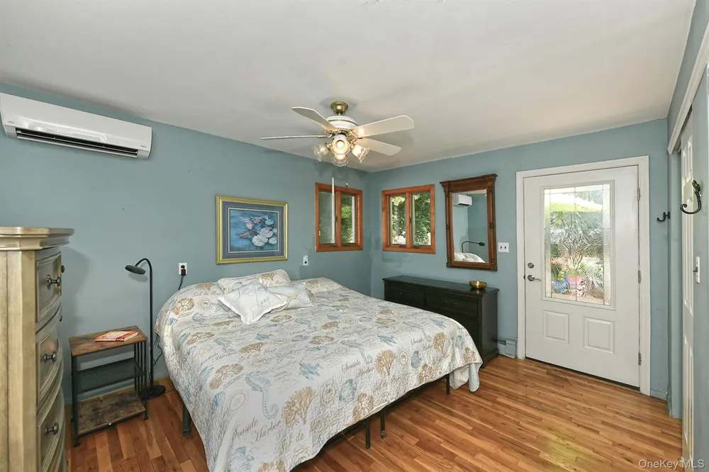 16 Crest Hill Court Huntington Station, NY 11746