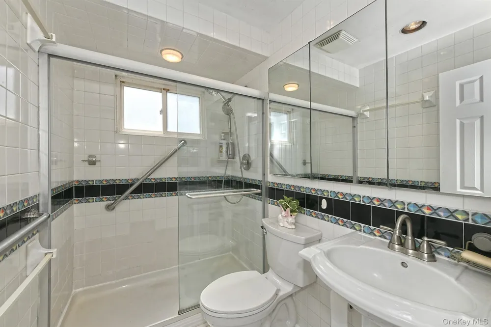 16 Crest Hill Court Huntington Station, NY 11746