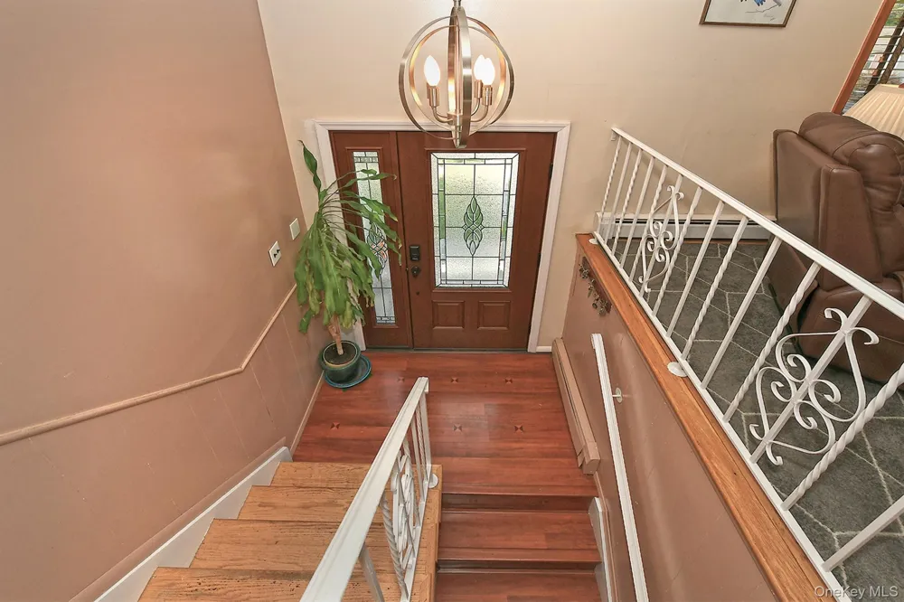 16 Crest Hill Court Huntington Station, NY 11746