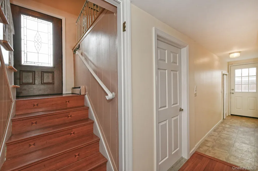 16 Crest Hill Court Huntington Station, NY 11746