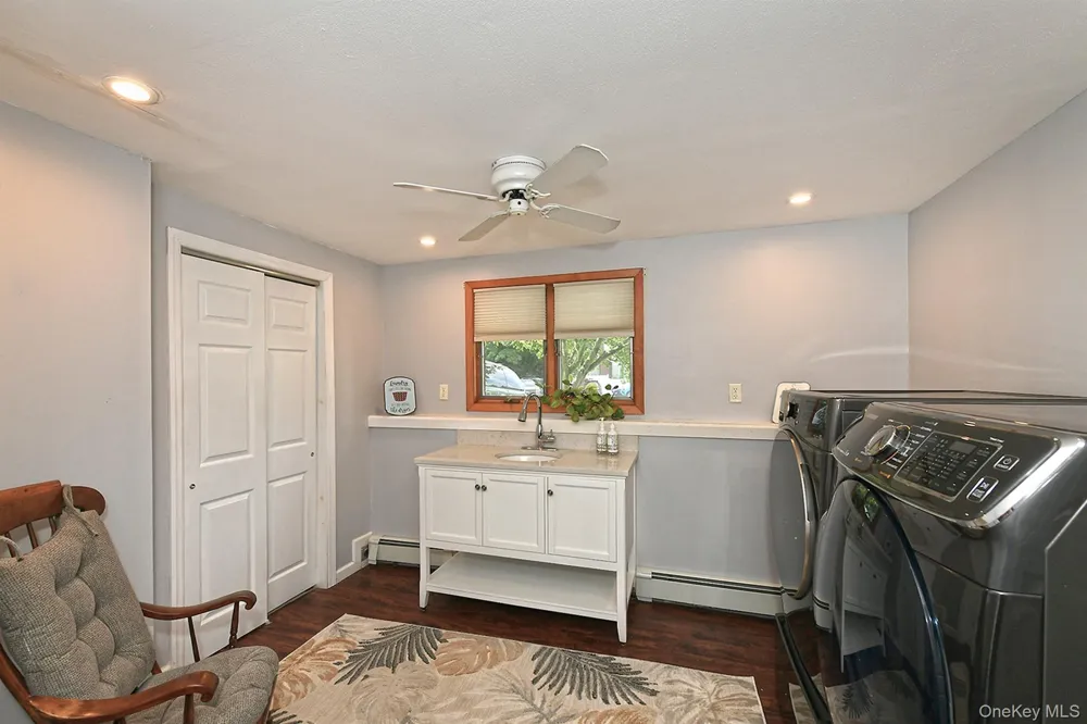 16 Crest Hill Court Huntington Station, NY 11746