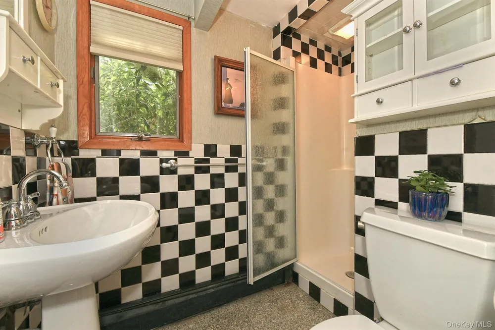 16 Crest Hill Court Huntington Station, NY 11746
