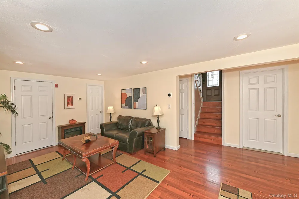 16 Crest Hill Court Huntington Station, NY 11746