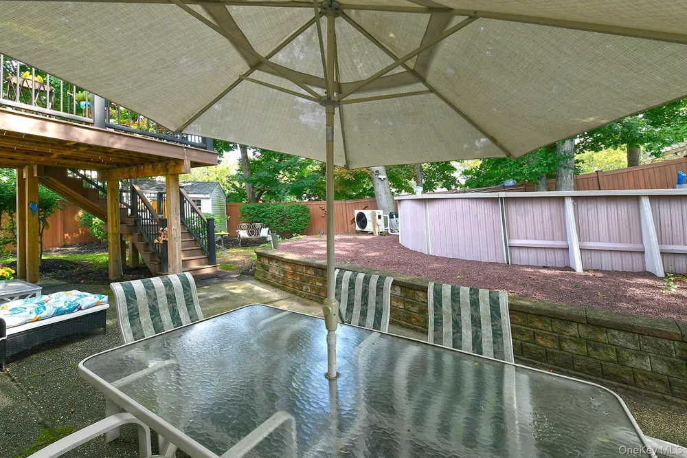 16 Crest Hill Court Huntington Station, NY 11746