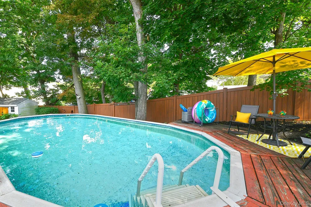 16 Crest Hill Court Huntington Station, NY 11746