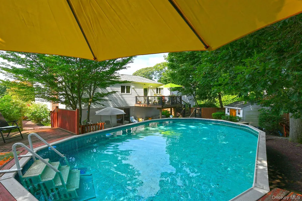 16 Crest Hill Court Huntington Station, NY 11746
