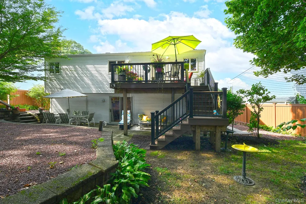 16 Crest Hill Court Huntington Station, NY 11746