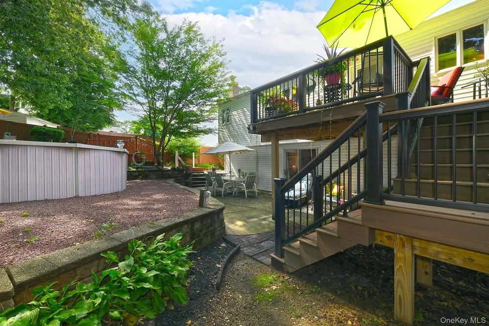 16 Crest Hill Court Huntington Station, NY 11746