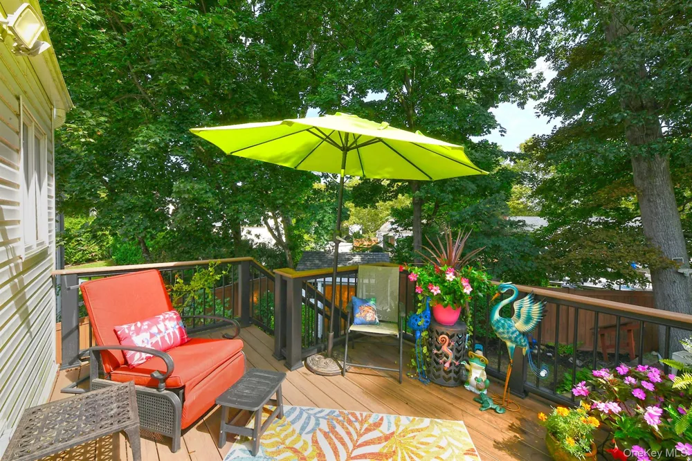 16 Crest Hill Court Huntington Station, NY 11746