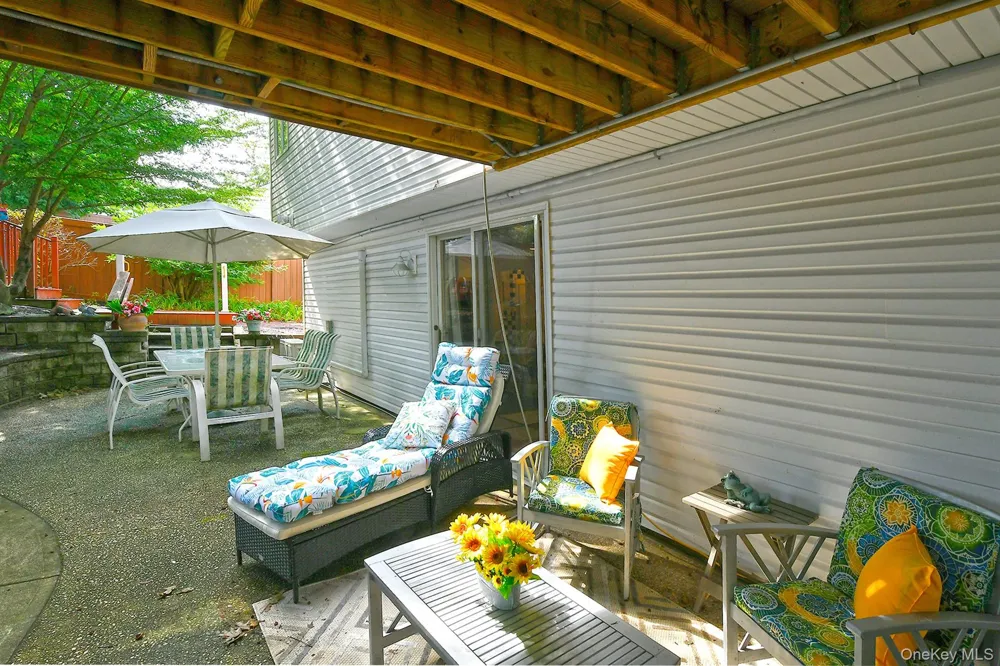 16 Crest Hill Court Huntington Station, NY 11746