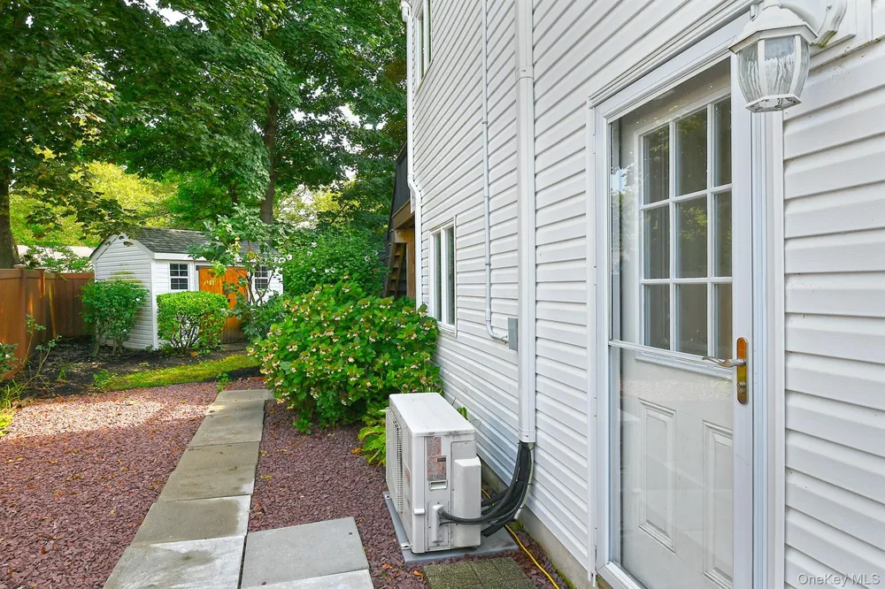16 Crest Hill Court Huntington Station, NY 11746