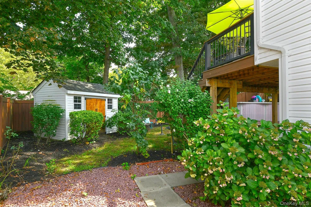 16 Crest Hill Court Huntington Station, NY 11746