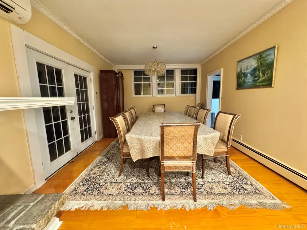 23 Wooleys Lane Great Neck, NY 11023