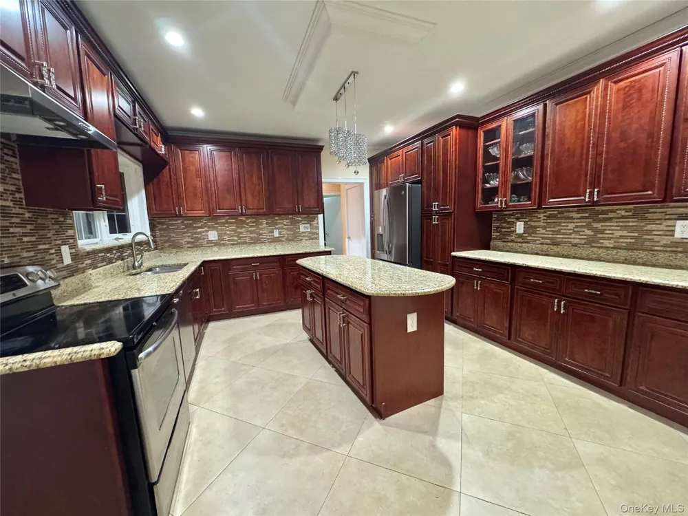 23 Wooleys Lane Great Neck, NY 11023