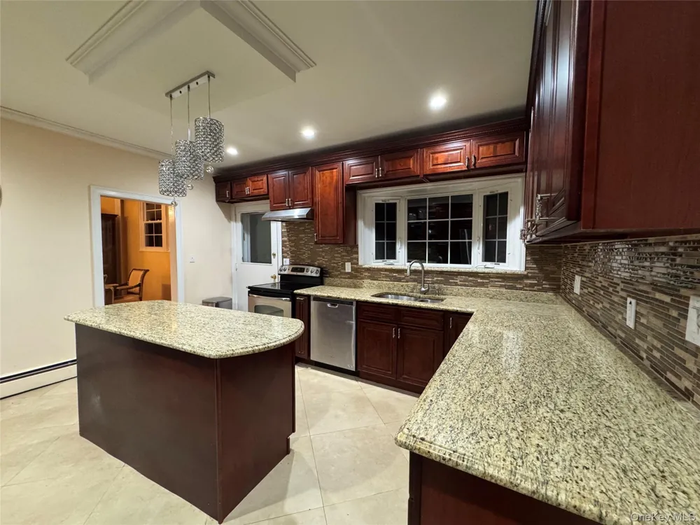 23 Wooleys Lane Great Neck, NY 11023