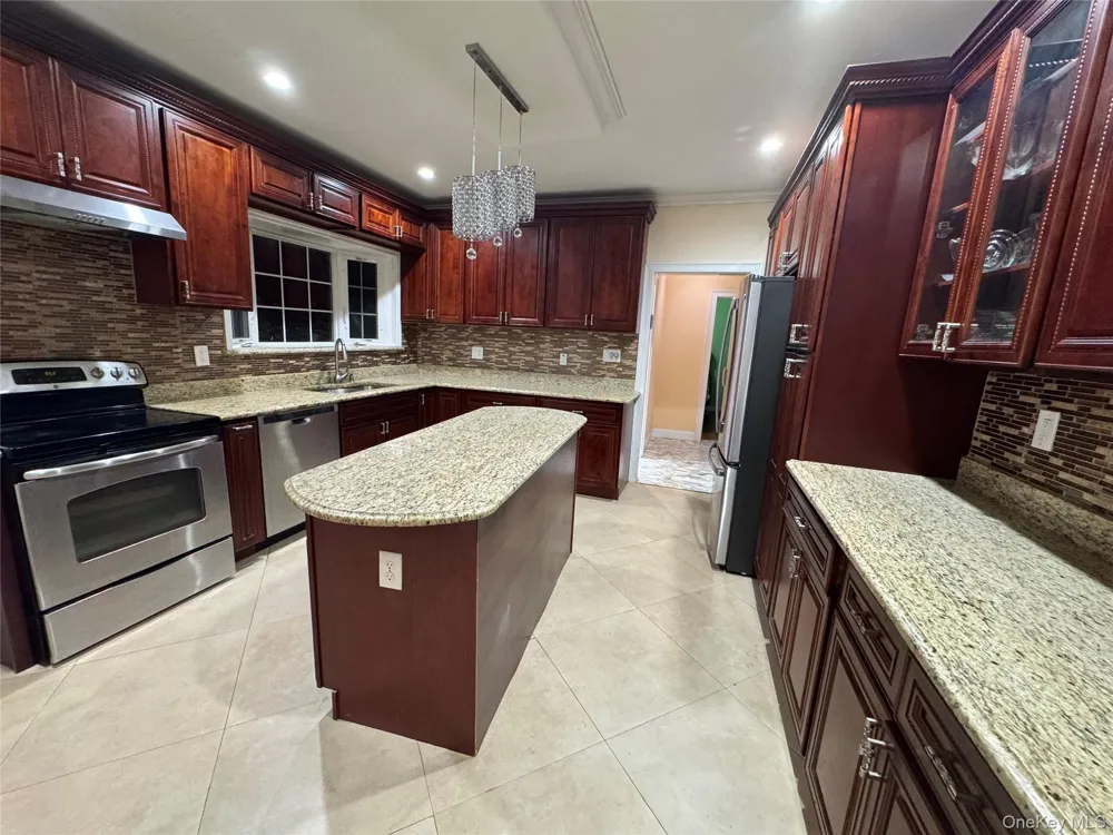 23 Wooleys Lane Great Neck, NY 11023