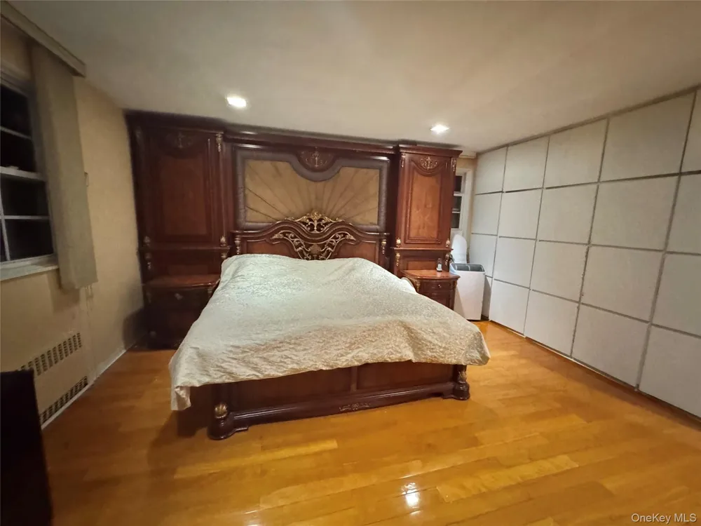 23 Wooleys Lane Great Neck, NY 11023