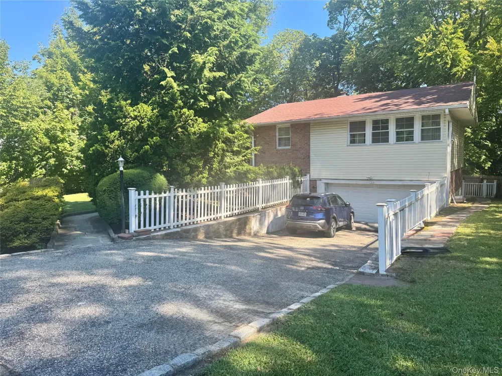 23 Wooleys Lane Great Neck, NY 11023
