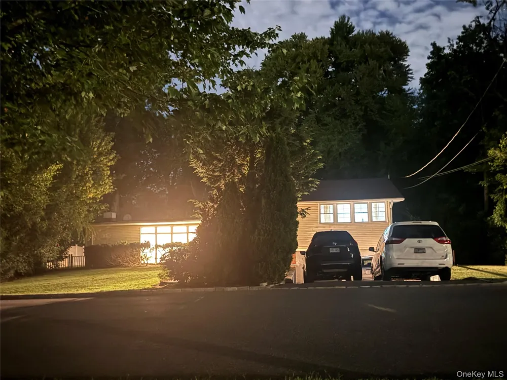 23 Wooleys Lane Great Neck, NY 11023