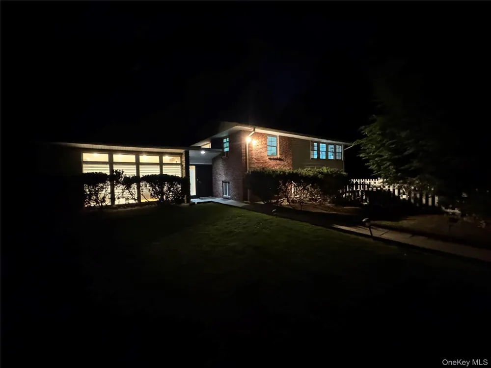 23 Wooleys Lane Great Neck, NY 11023