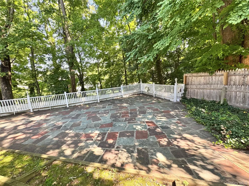 23 Wooleys Lane Great Neck, NY 11023