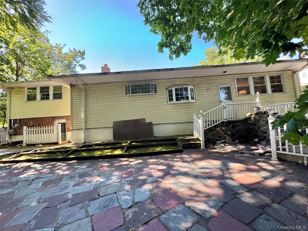 23 Wooleys Lane Great Neck, NY 11023