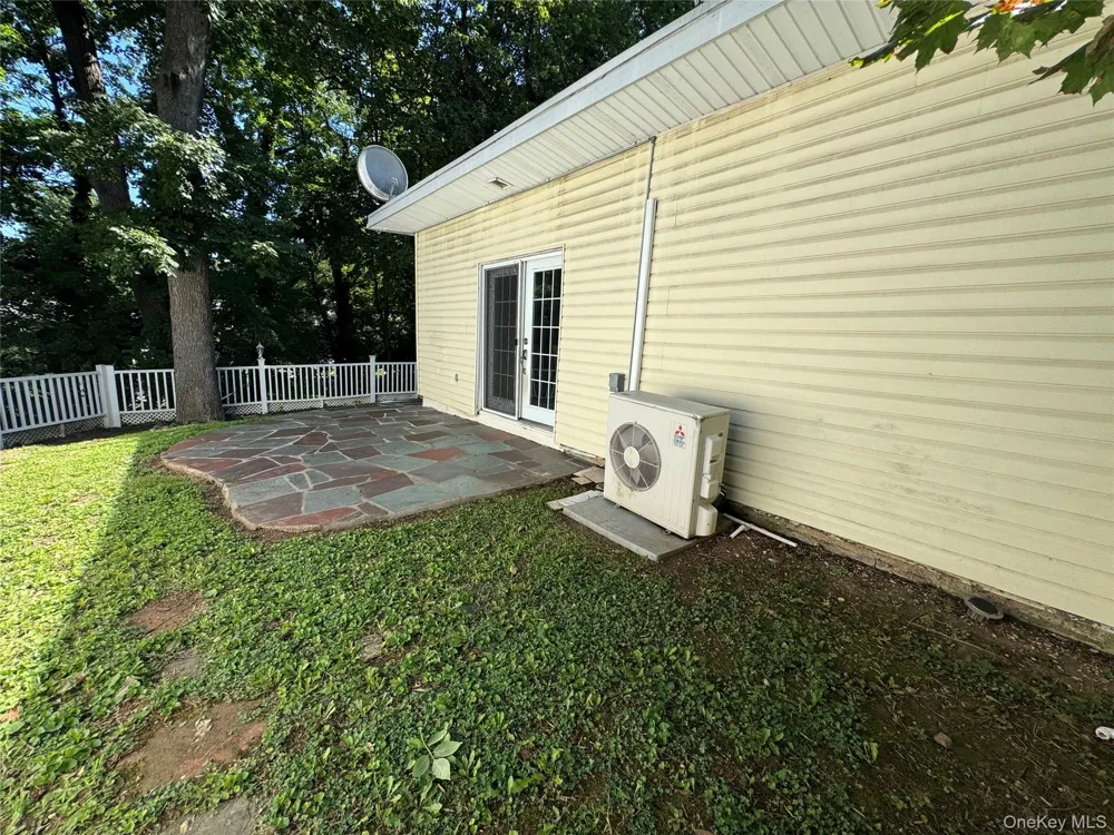 23 Wooleys Lane Great Neck, NY 11023