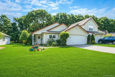 4 Balmoral Court