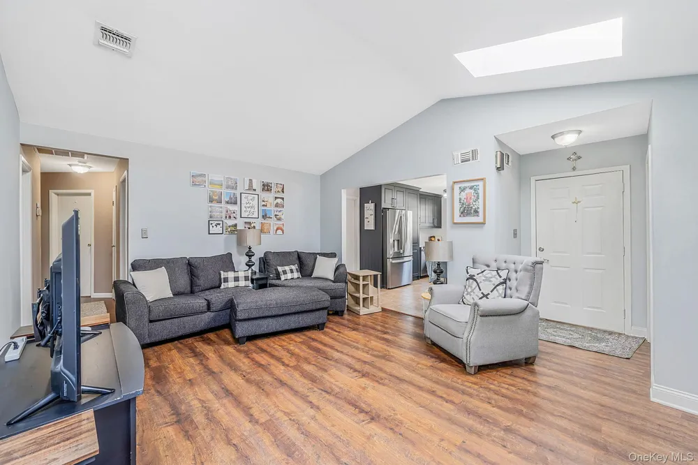 4 Balmoral Court Middle Island, NY 11953