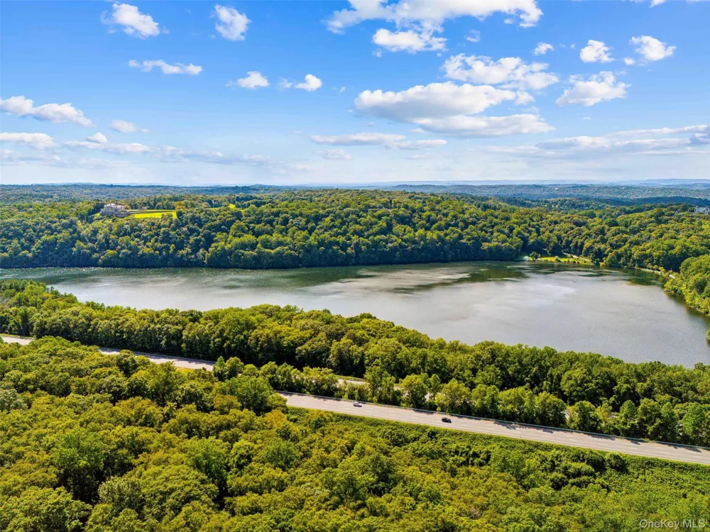 401 Chestnut Ridge Road Bedford Corners, NY 10549