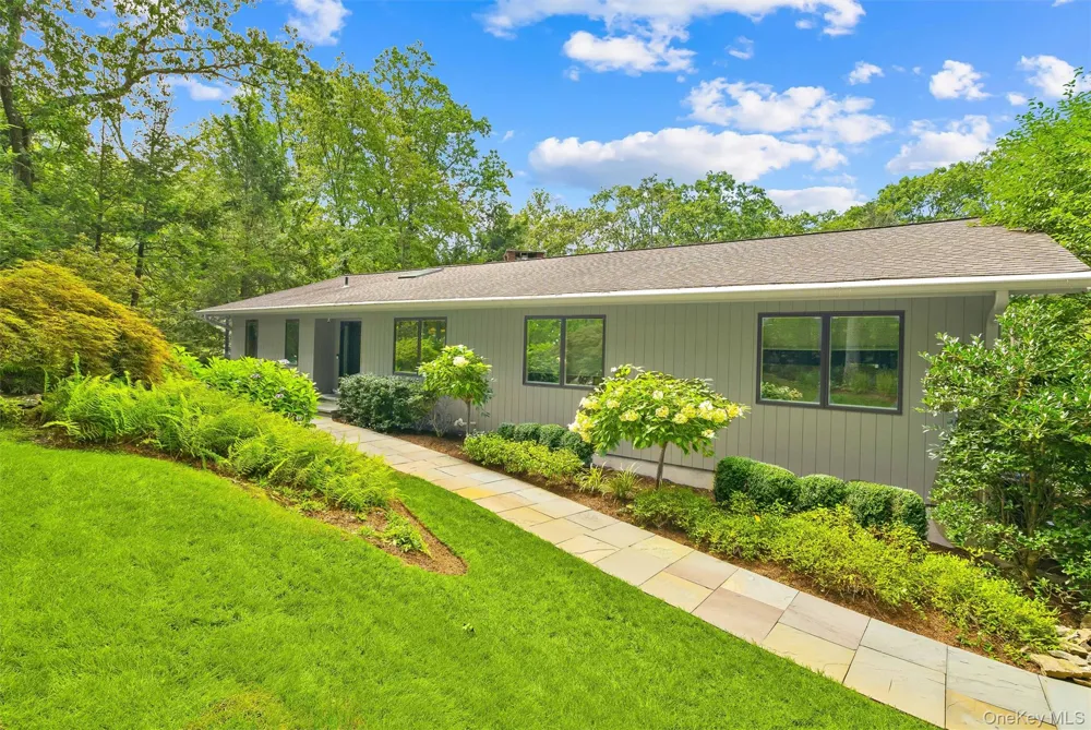401 Chestnut Ridge Road Bedford Corners, NY 10549