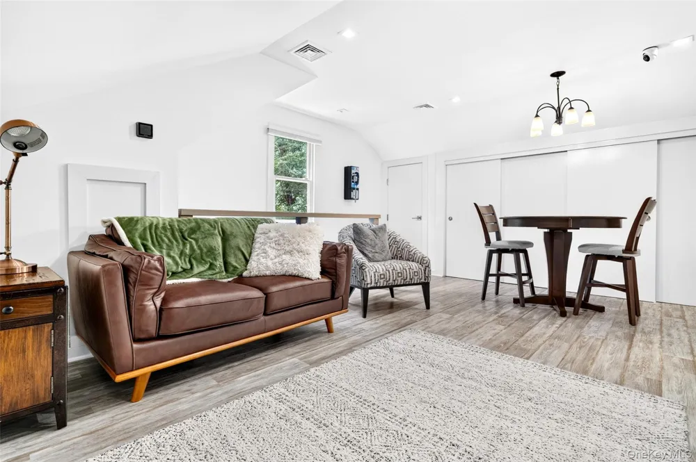 401 Chestnut Ridge Road Bedford Corners, NY 10549