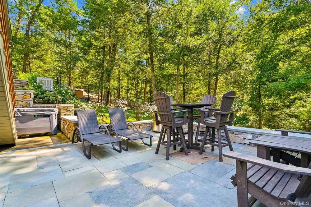 401 Chestnut Ridge Road Bedford Corners, NY 10549