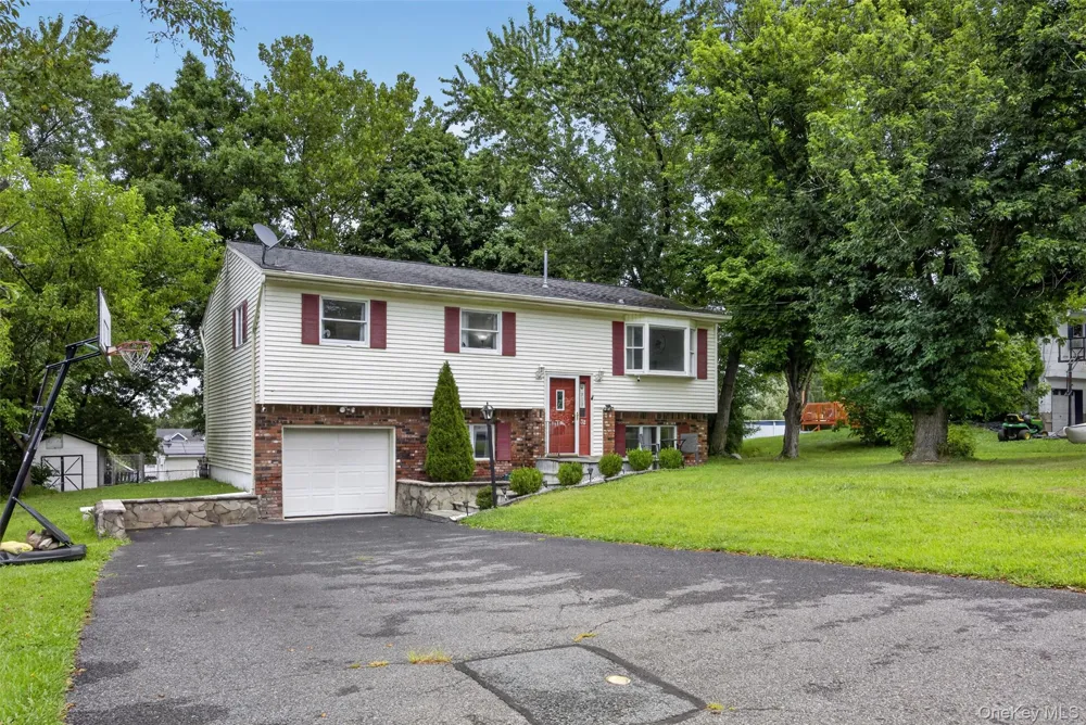 32 Surrey Road Chester, NY 10918