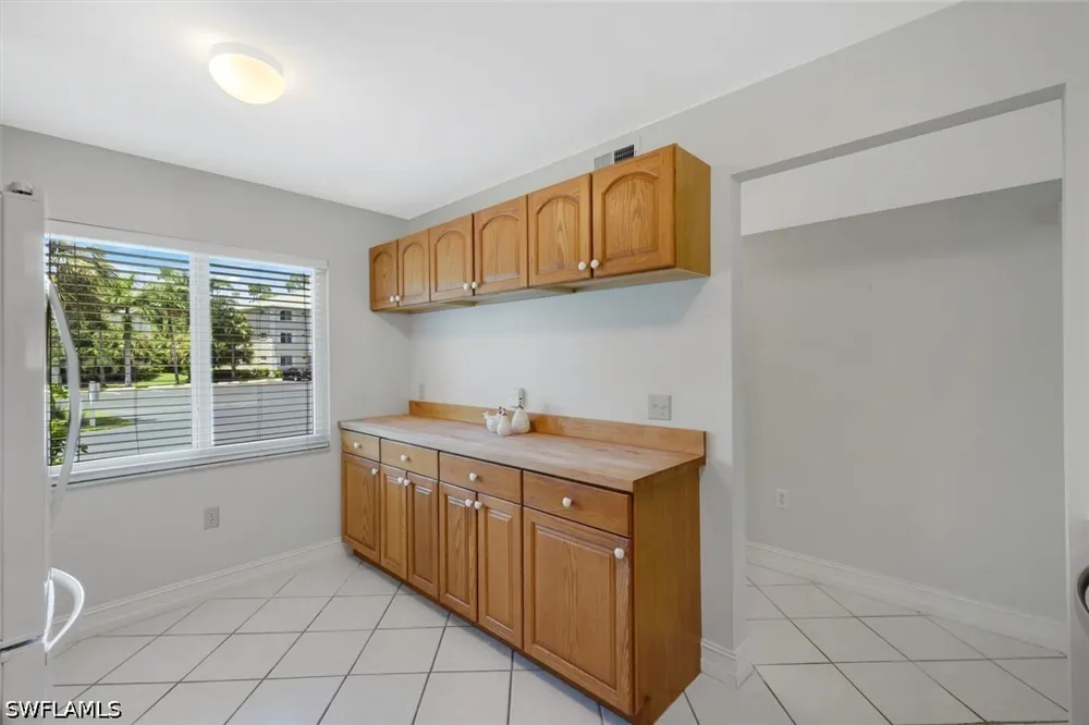 Sandpiper Bay Circle #I101 Naples, FL 34112