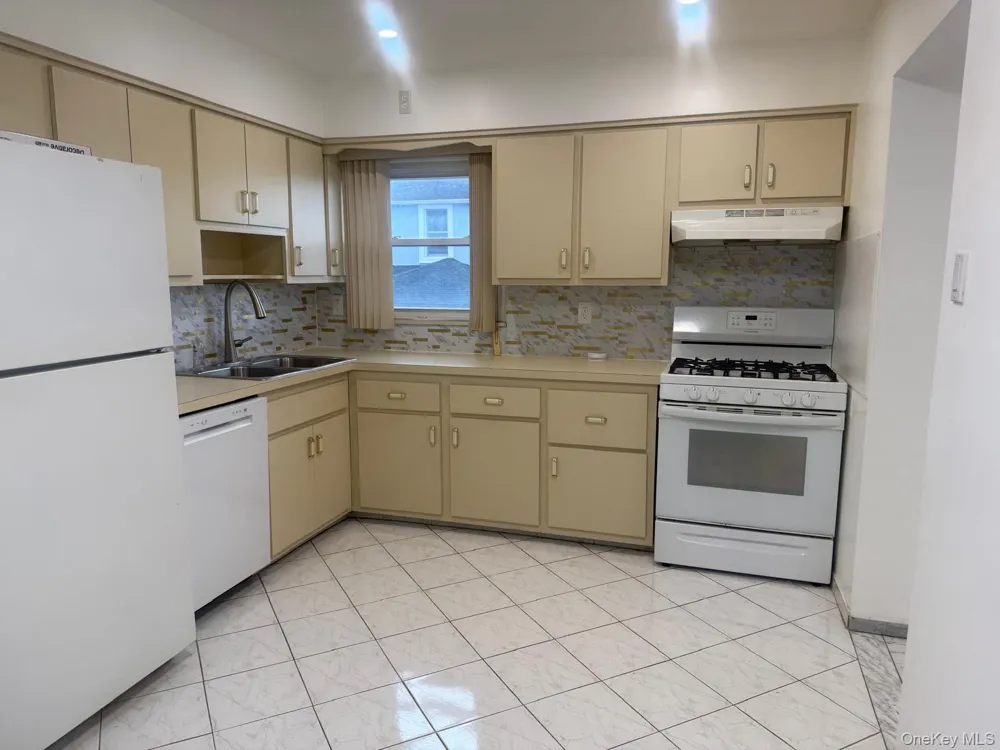 306 Hamilton Avenue #2nd Floor Hewlett, NY 11557