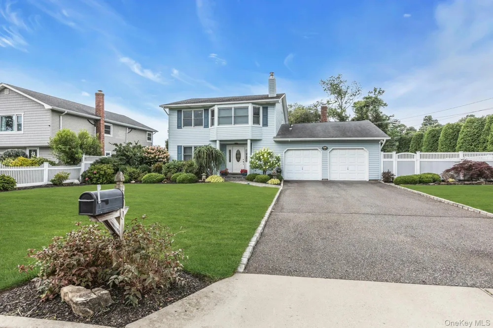 100 Middlesex Avenue Oakdale, NY 11769