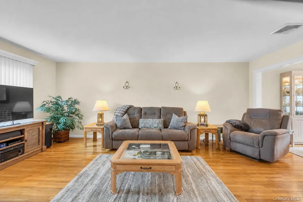 100 Middlesex Avenue Oakdale, NY 11769