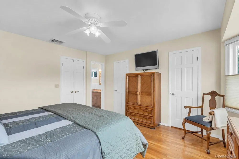 100 Middlesex Avenue Oakdale, NY 11769