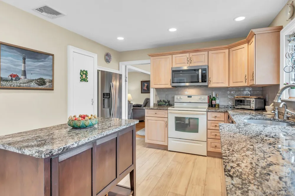 100 Middlesex Avenue Oakdale, NY 11769