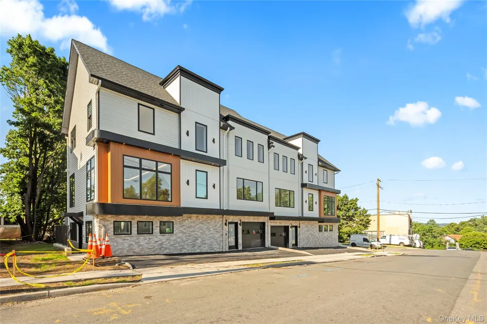 9 Lincoln Street #202 Spring Valley, NY 10977