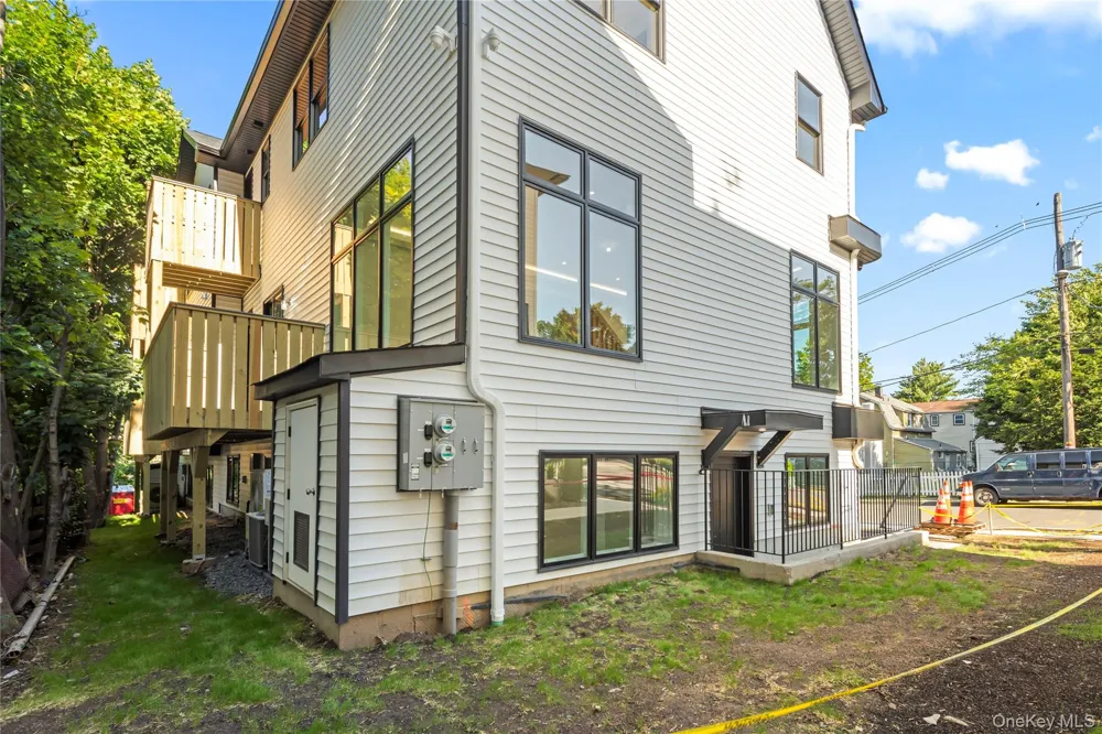 9 Lincoln Street #202 Spring Valley, NY 10977