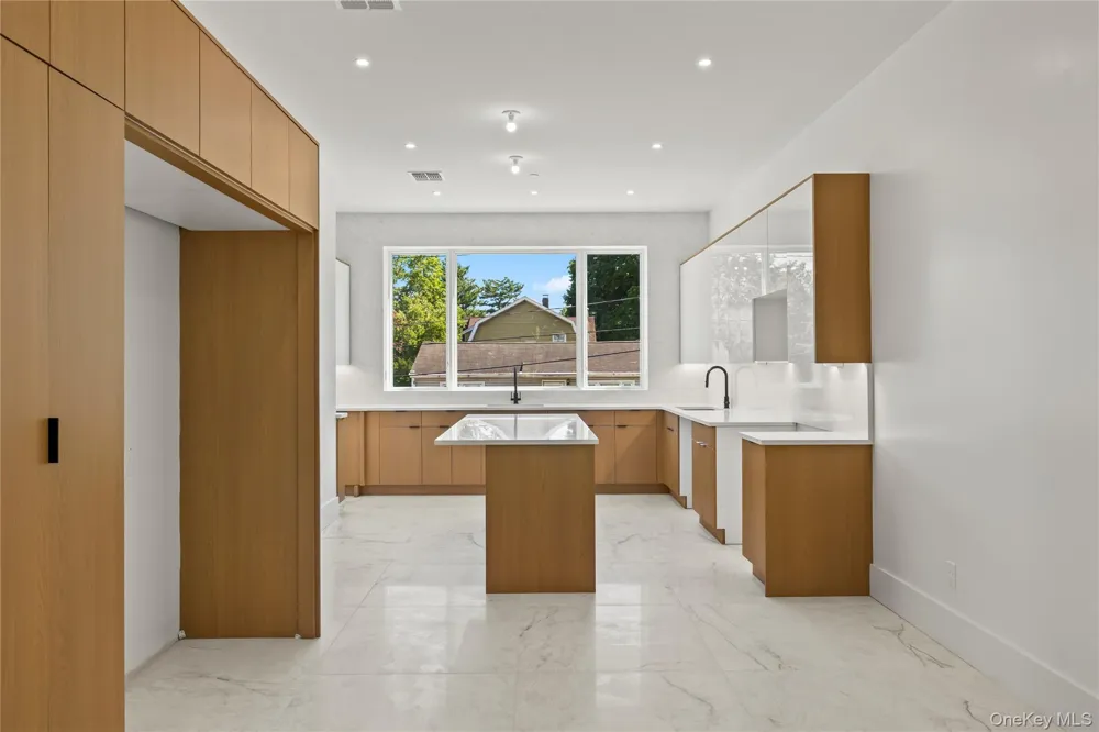 9 Lincoln Street #202 Spring Valley, NY 10977