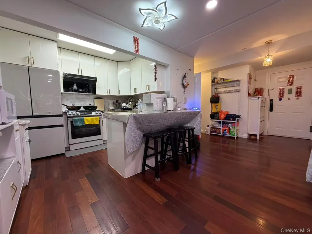 71-19 162nd Street #1I Fresh Meadows, NY 11365